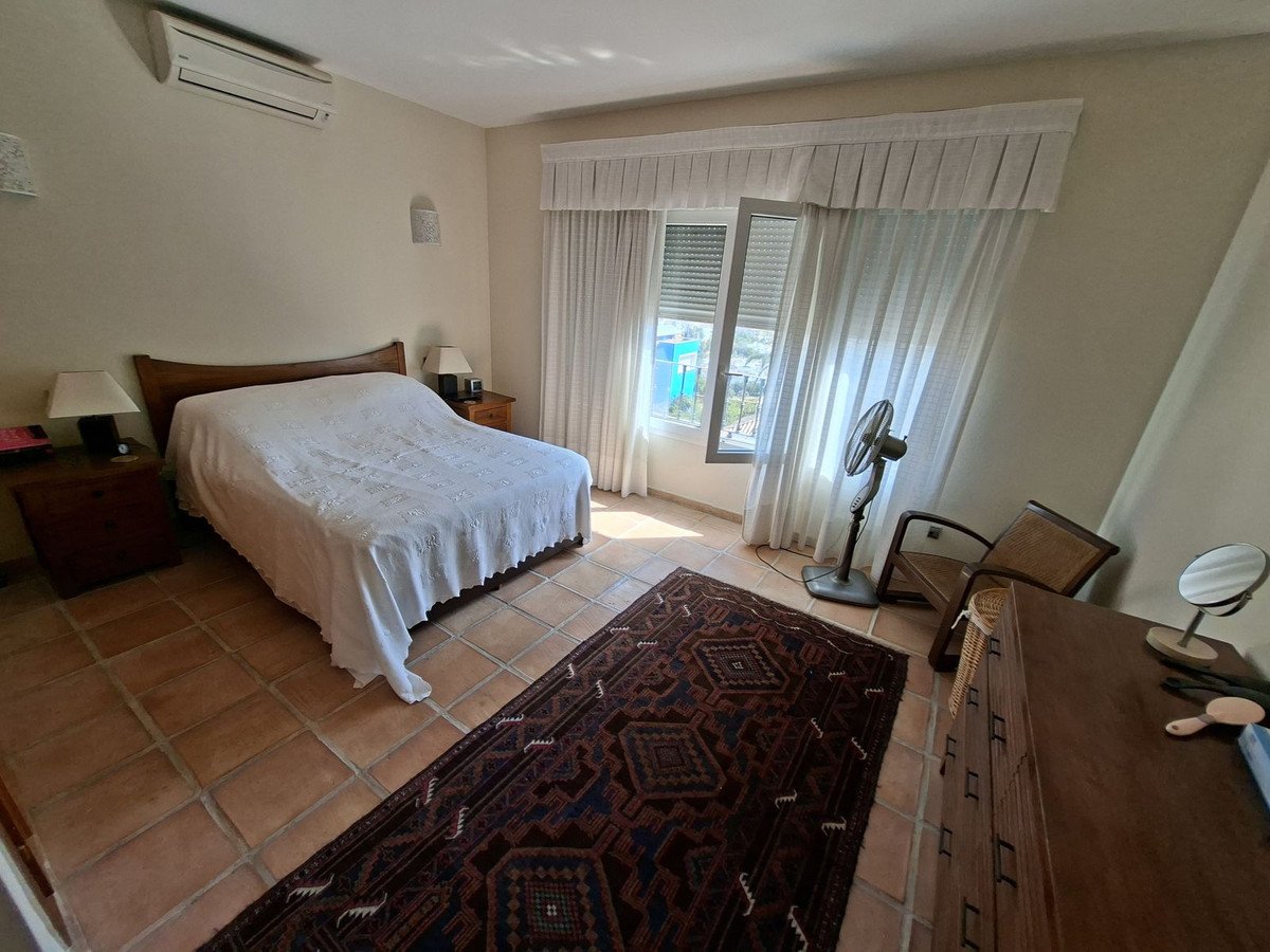 4 Bed Detached Villa in La Duquesa