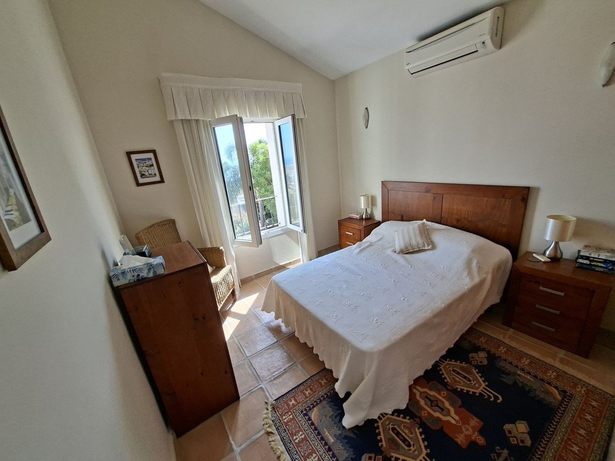 4 Bed Detached Villa in La Duquesa