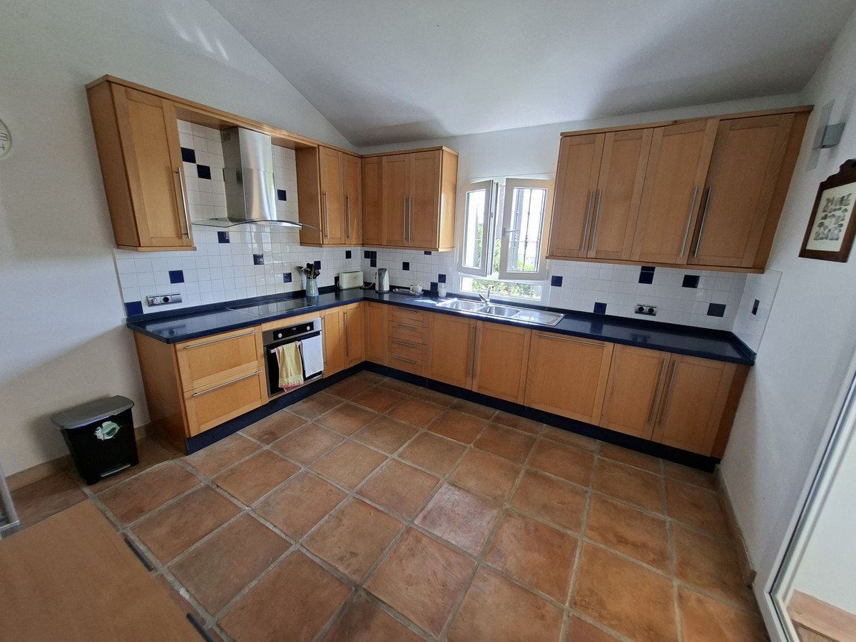 4 Bed Detached Villa in La Duquesa