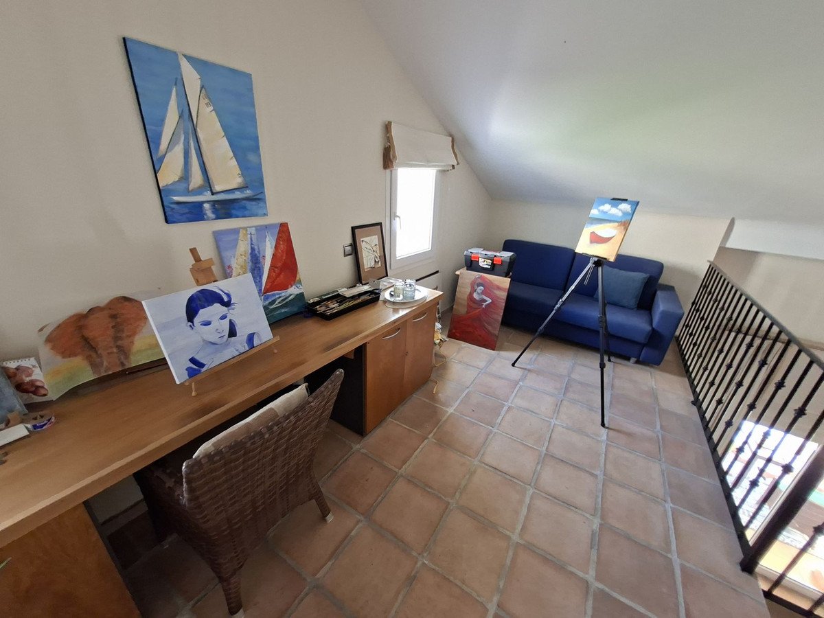 4 Bed Detached Villa in La Duquesa