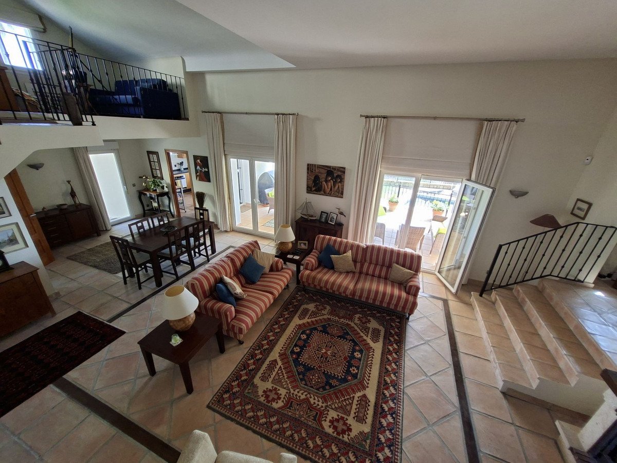 4 Bed Detached Villa in La Duquesa