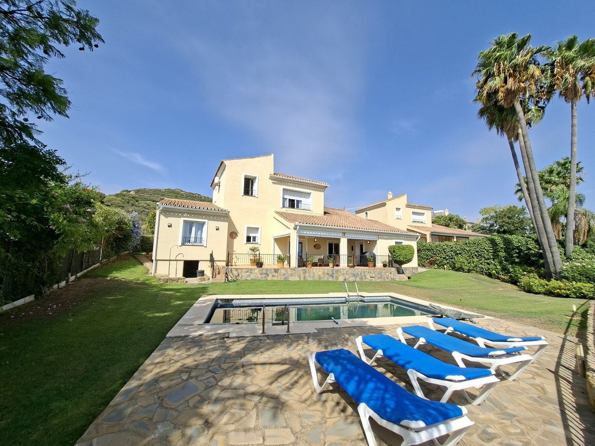 4 Bed Detached Villa in La Duquesa
