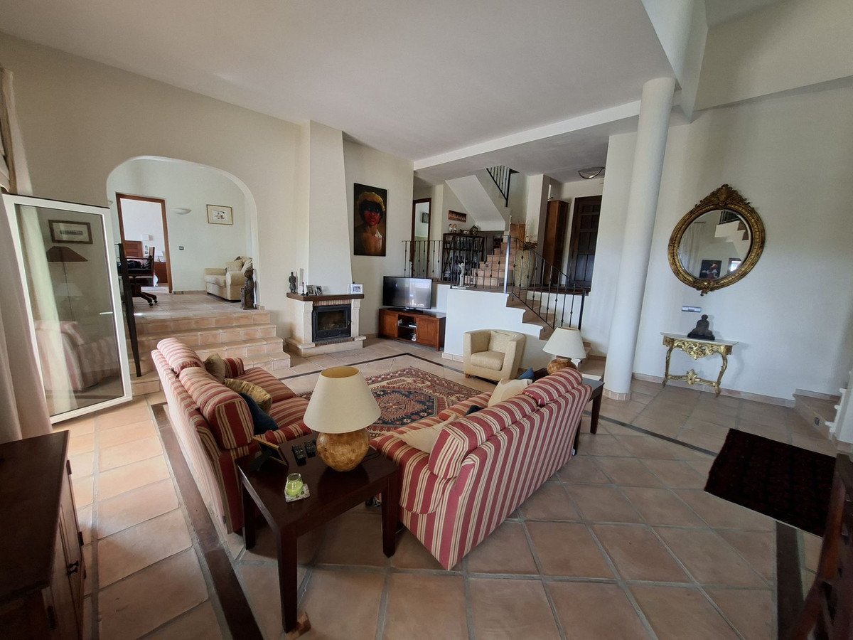 4 Bed Detached Villa in La Duquesa