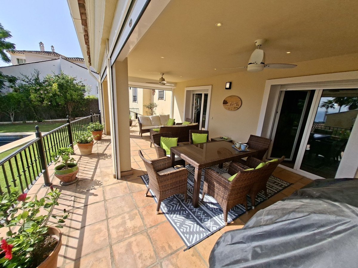 4 Bed Detached Villa in La Duquesa