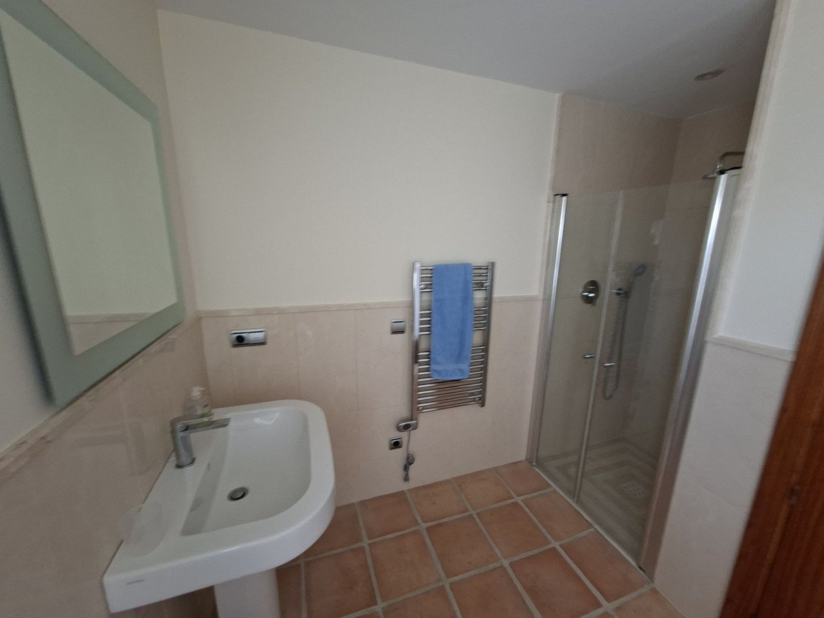 4 Bed Detached Villa in La Duquesa