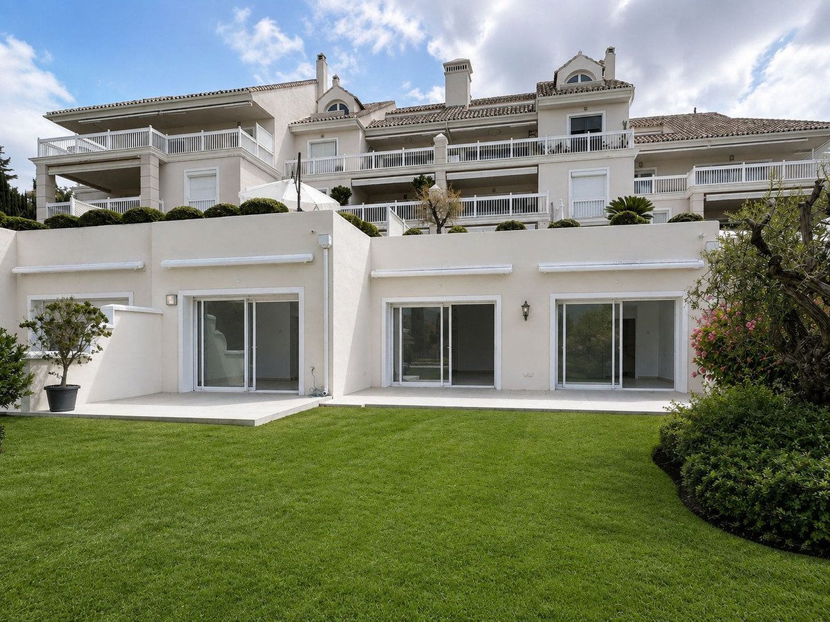 2 Bed Ground Floor Apartment in Los Flamingos