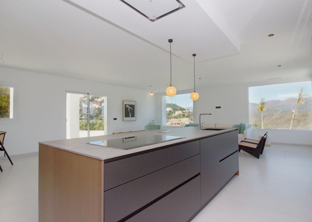 4 Bed Detached Villa in La Mairena