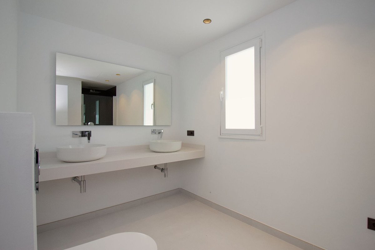 4 Bed Detached Villa in La Mairena