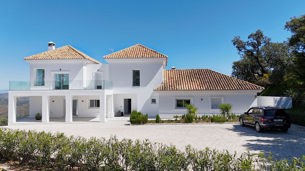 4 Bed Detached Villa in La Mairena