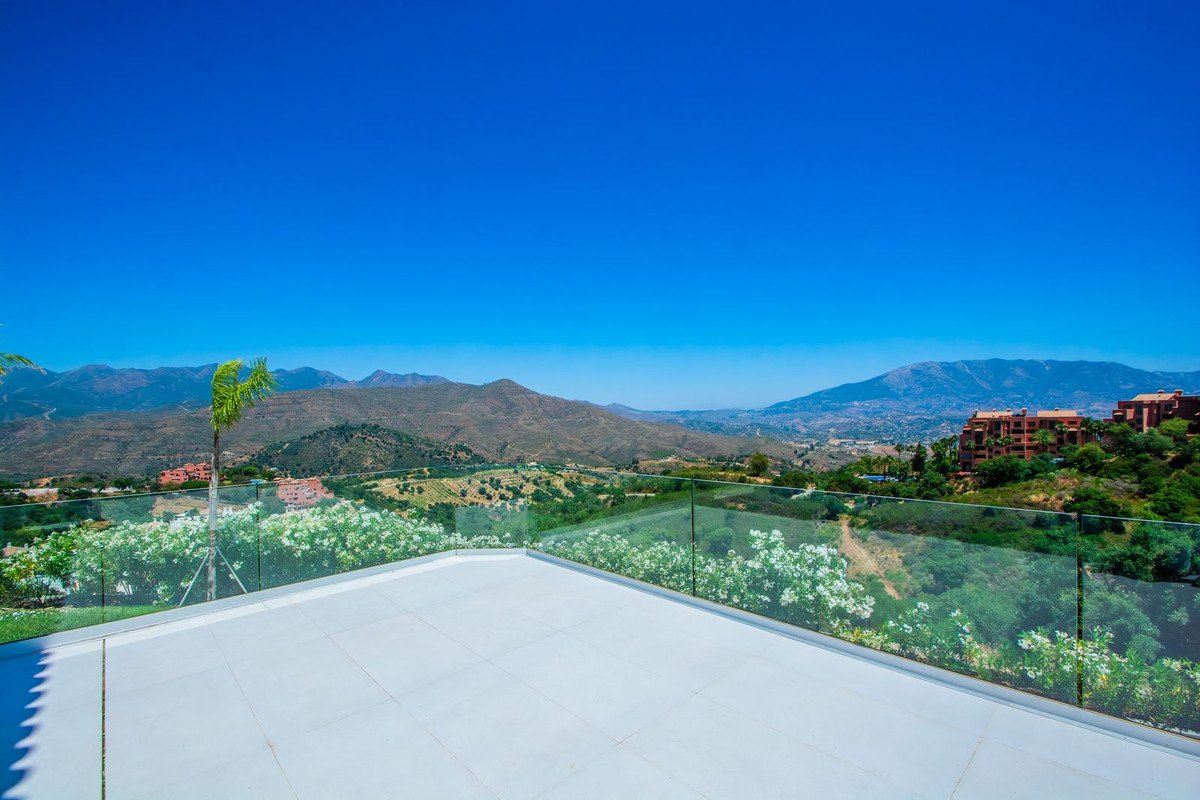 4 Bed Detached Villa in La Mairena
