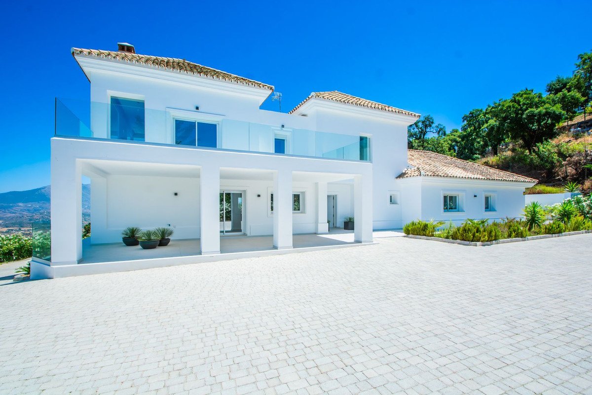 4 Bed Detached Villa in La Mairena