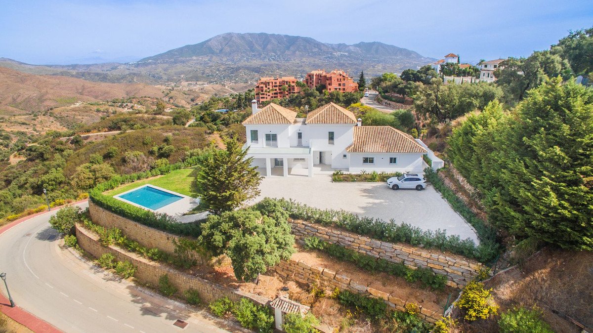 4 Bed Detached Villa in La Mairena