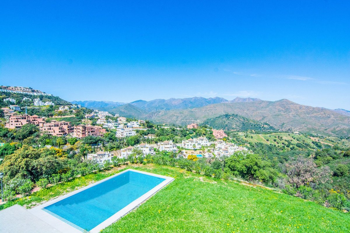 4 Bed Detached Villa in La Mairena