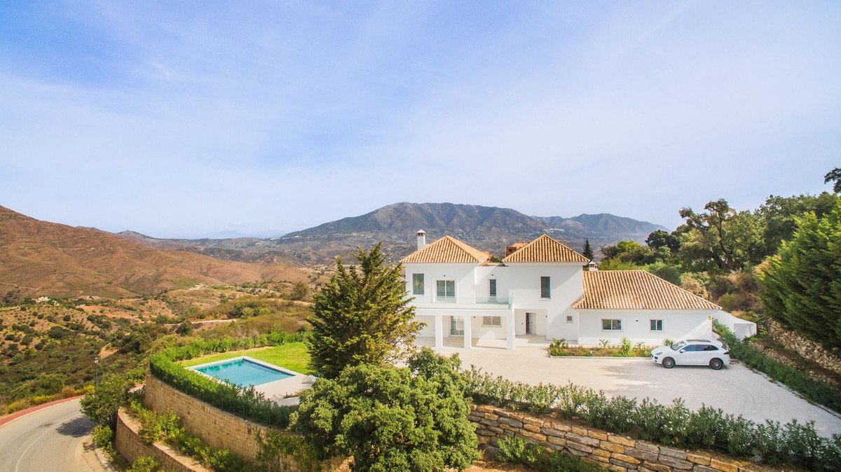4 Bed Detached Villa in La Mairena