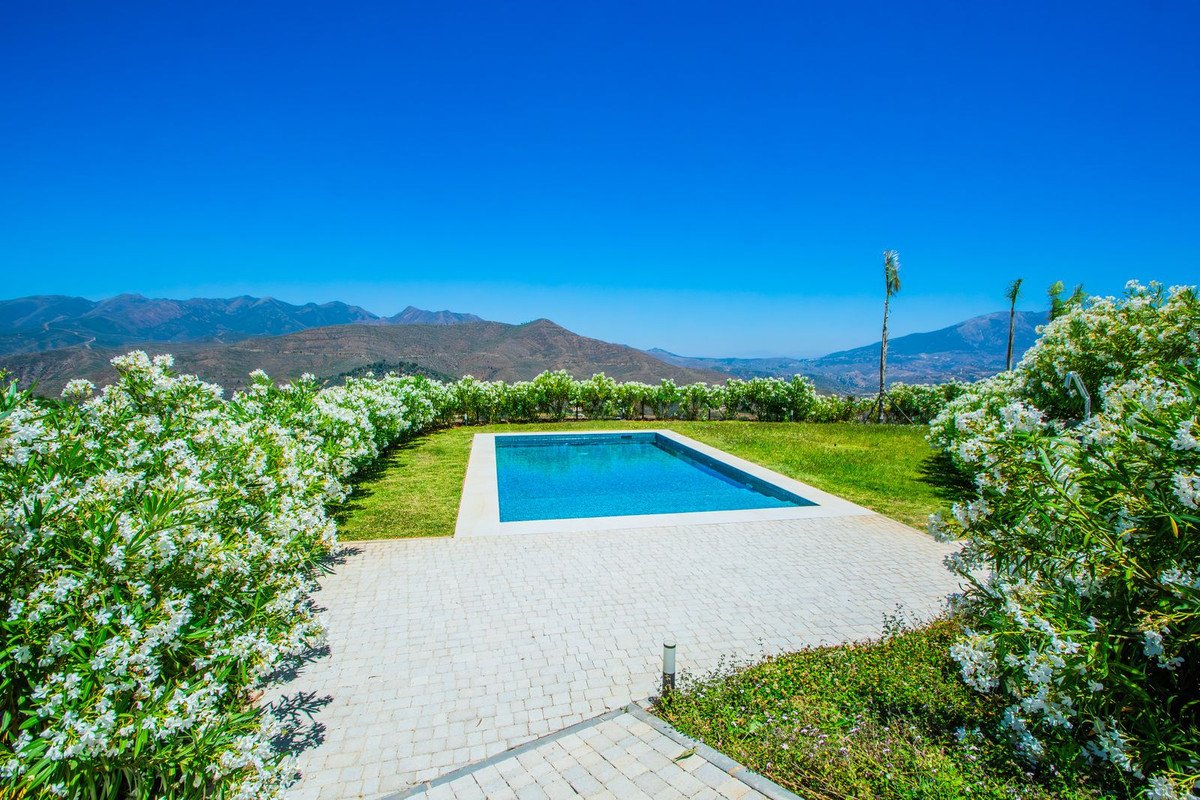 4 Bed Detached Villa in La Mairena