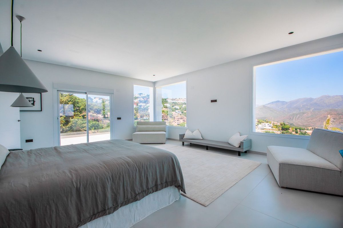 4 Bed Detached Villa in La Mairena