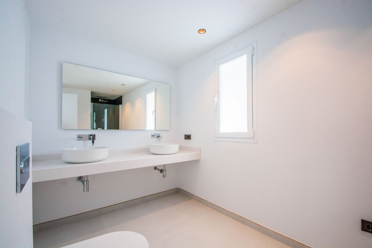 4 Bed Detached Villa in La Mairena