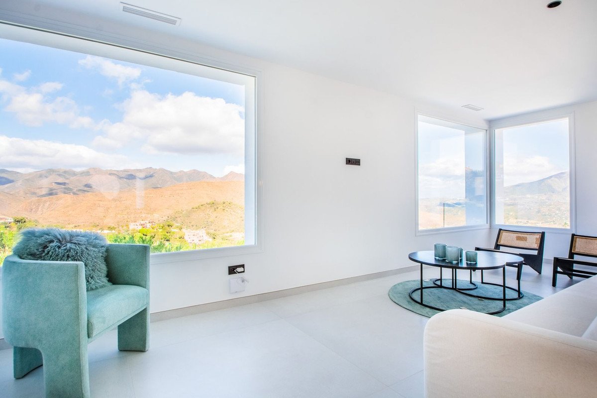 4 Bed Detached Villa in La Mairena