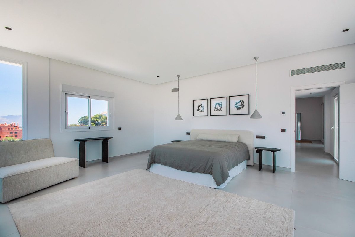 4 Bed Detached Villa in La Mairena