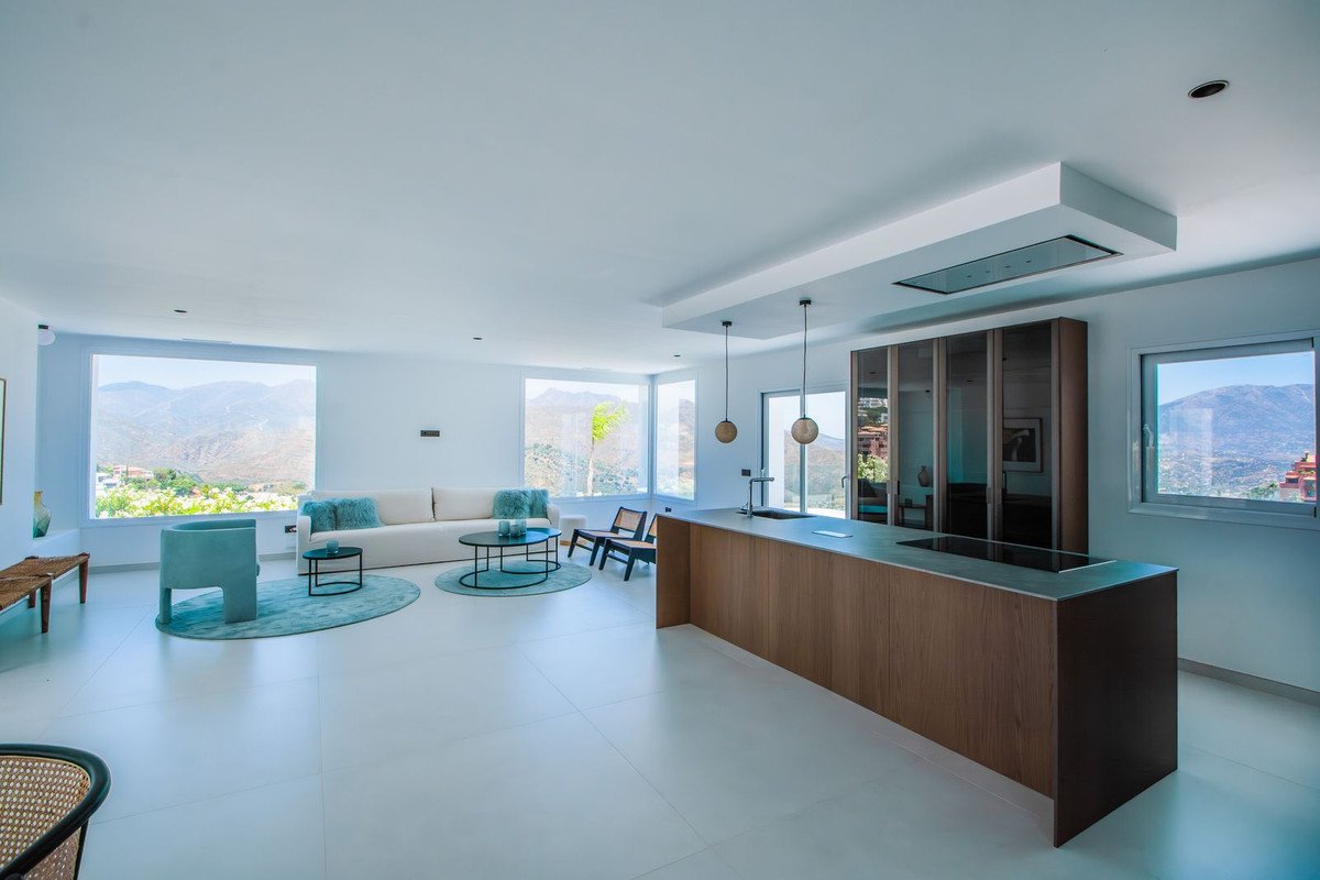 4 Bed Detached Villa in La Mairena