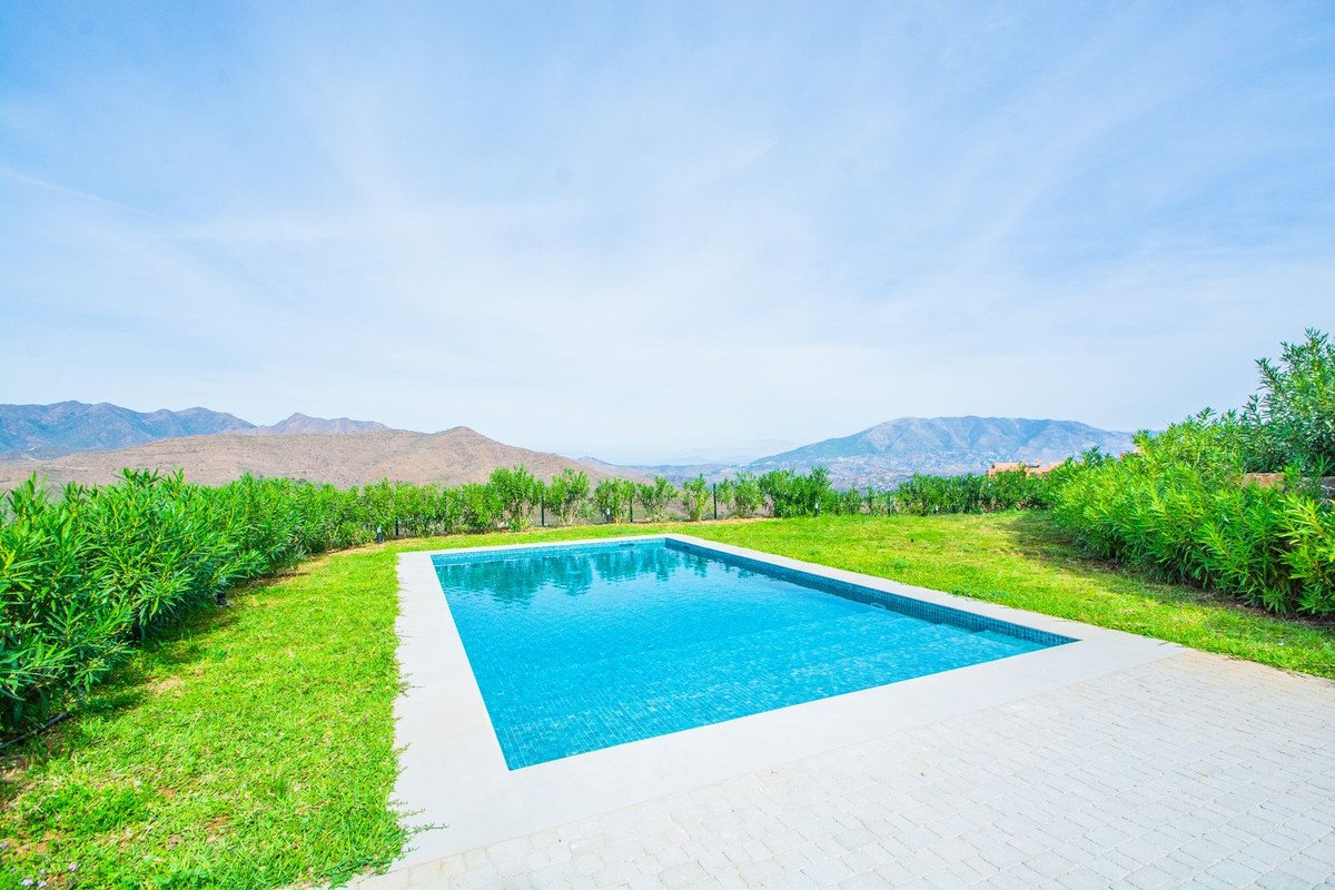 4 Bed Detached Villa in La Mairena