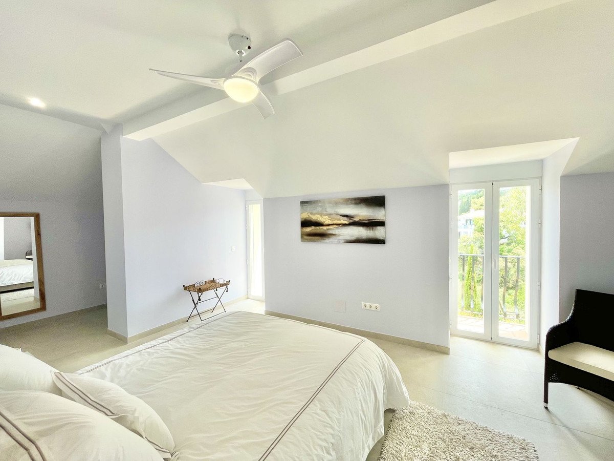 6 Bed Detached Villa in La Mairena