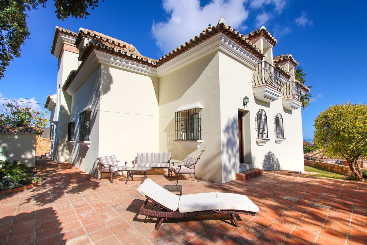 6 Bed Detached Villa in La Mairena
