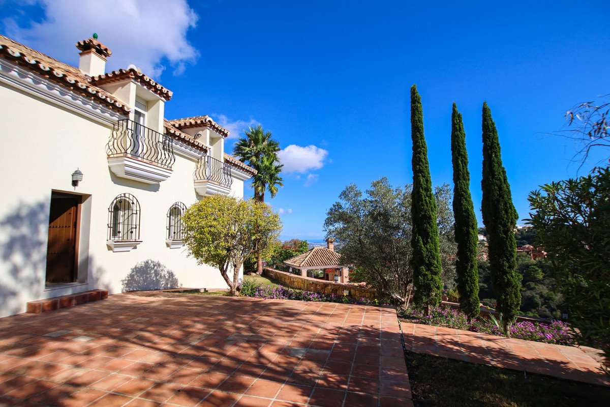 6 Bed Detached Villa in La Mairena