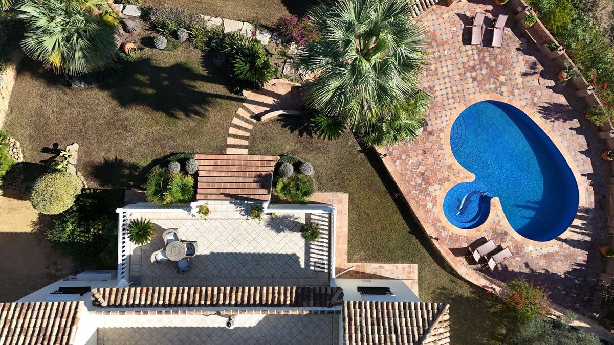 6 Bed Detached Villa in La Mairena