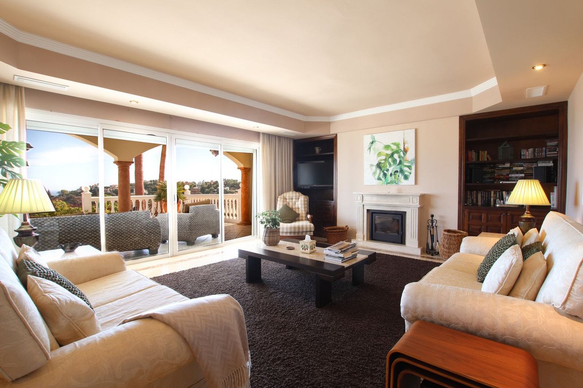 6 Bed Detached Villa in La Mairena