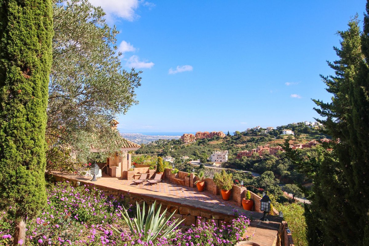 6 Bed Detached Villa in La Mairena