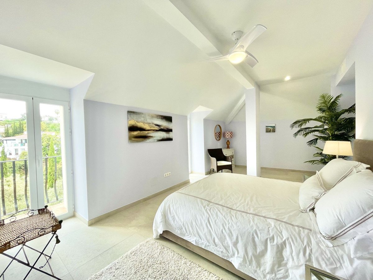 6 Bed Detached Villa in La Mairena