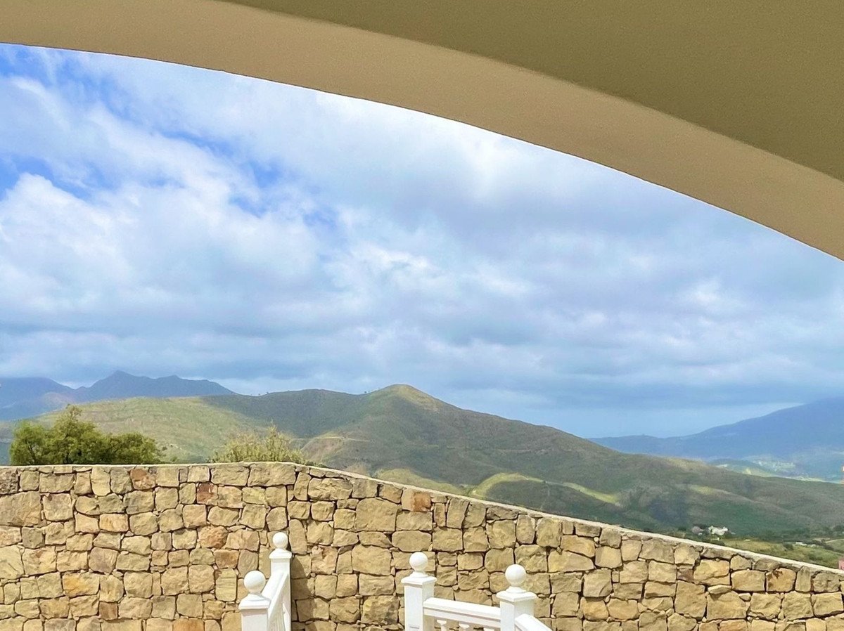 6 Bed Detached Villa in La Mairena