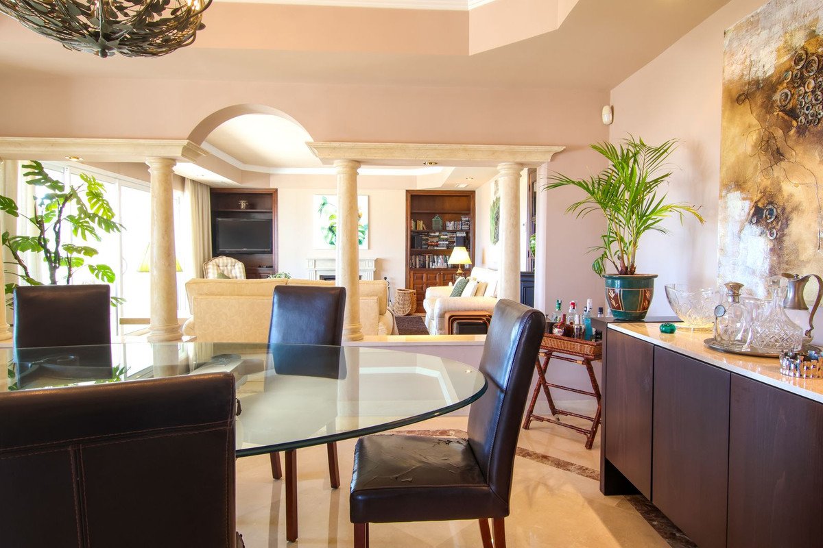 6 Bed Detached Villa in La Mairena