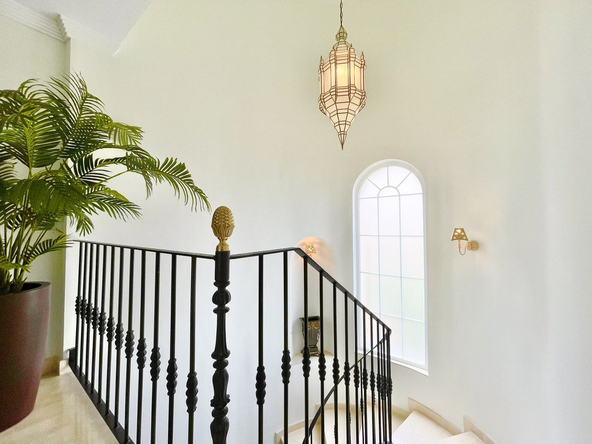 6 Bed Detached Villa in La Mairena