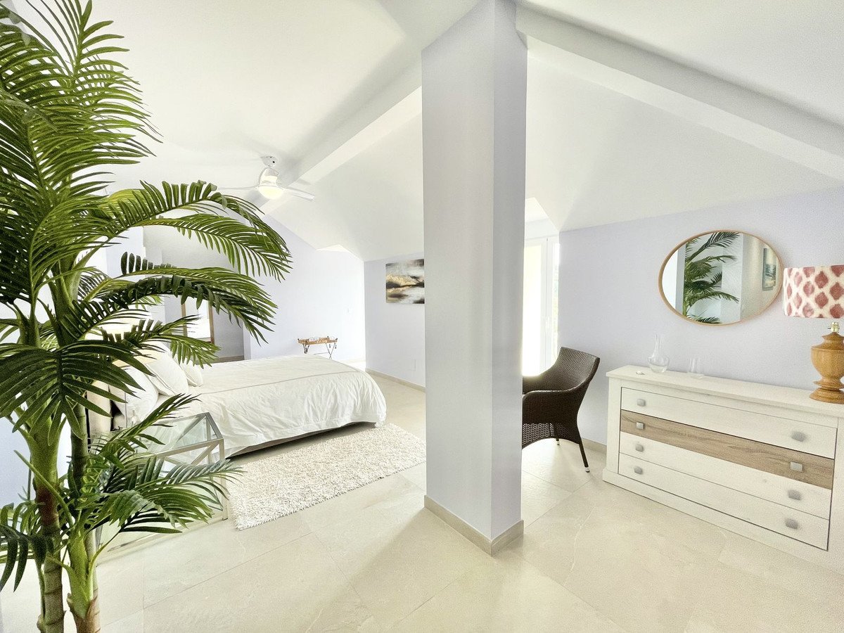 6 Bed Detached Villa in La Mairena