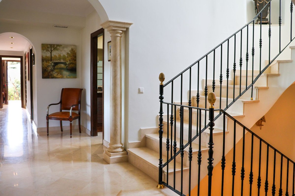 6 Bed Detached Villa in La Mairena