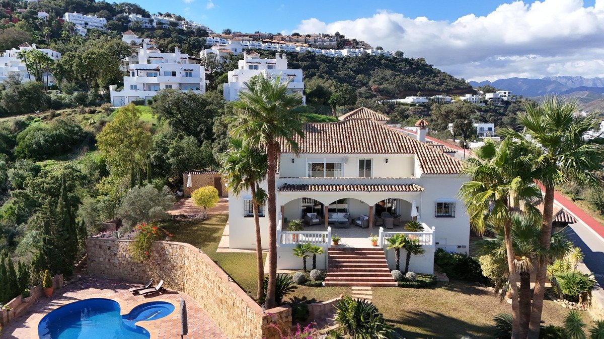 6 Bed Detached Villa in La Mairena