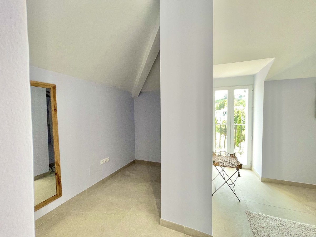 6 Bed Detached Villa in La Mairena