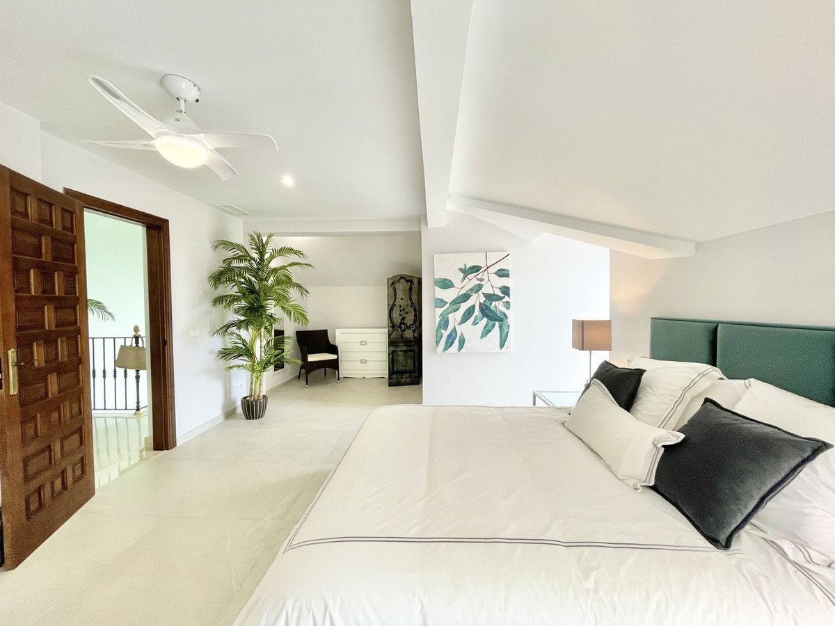 6 Bed Detached Villa in La Mairena