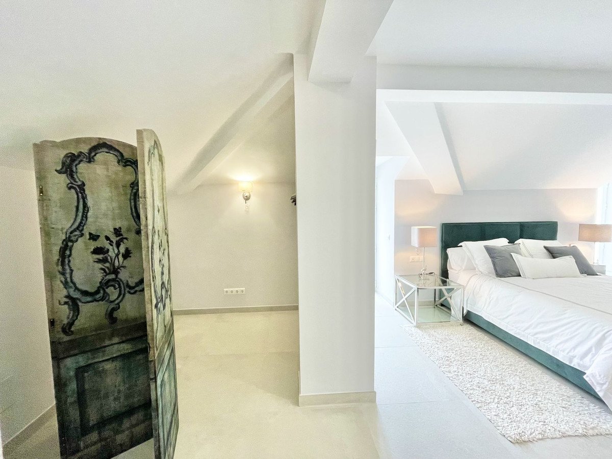 6 Bed Detached Villa in La Mairena