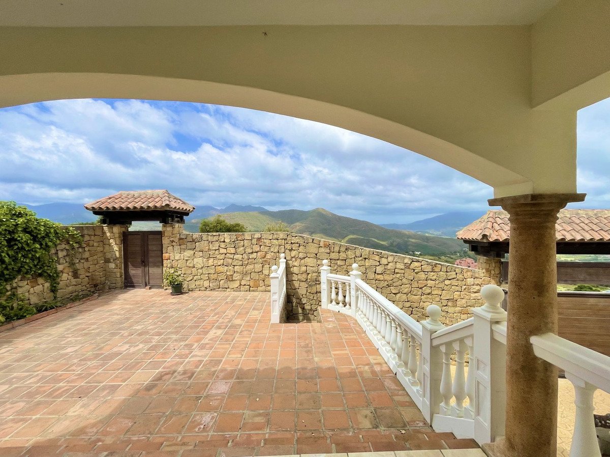 6 Bed Detached Villa in La Mairena
