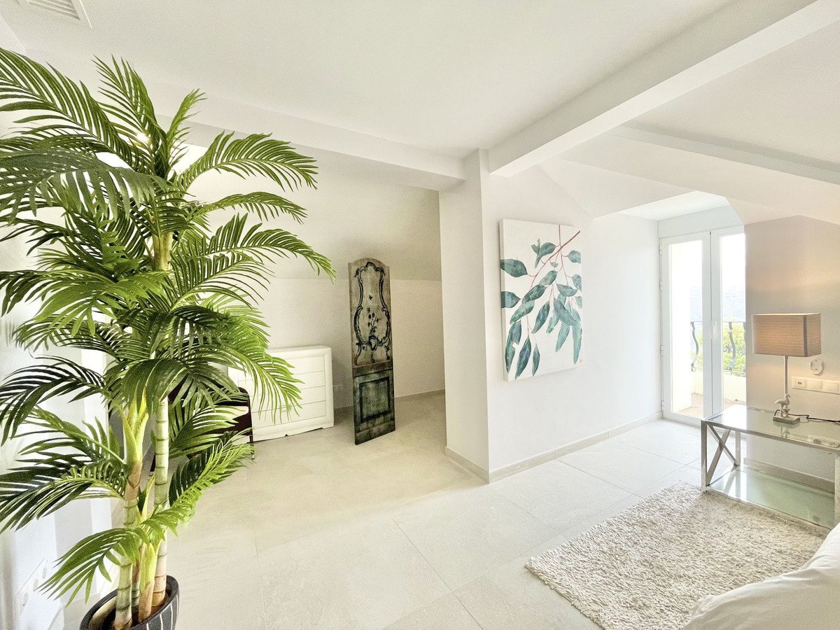 6 Bed Detached Villa in La Mairena