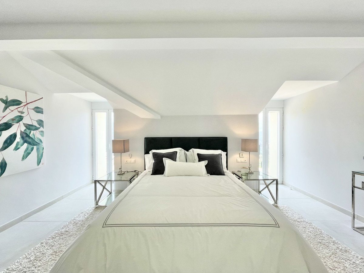 6 Bed Detached Villa in La Mairena