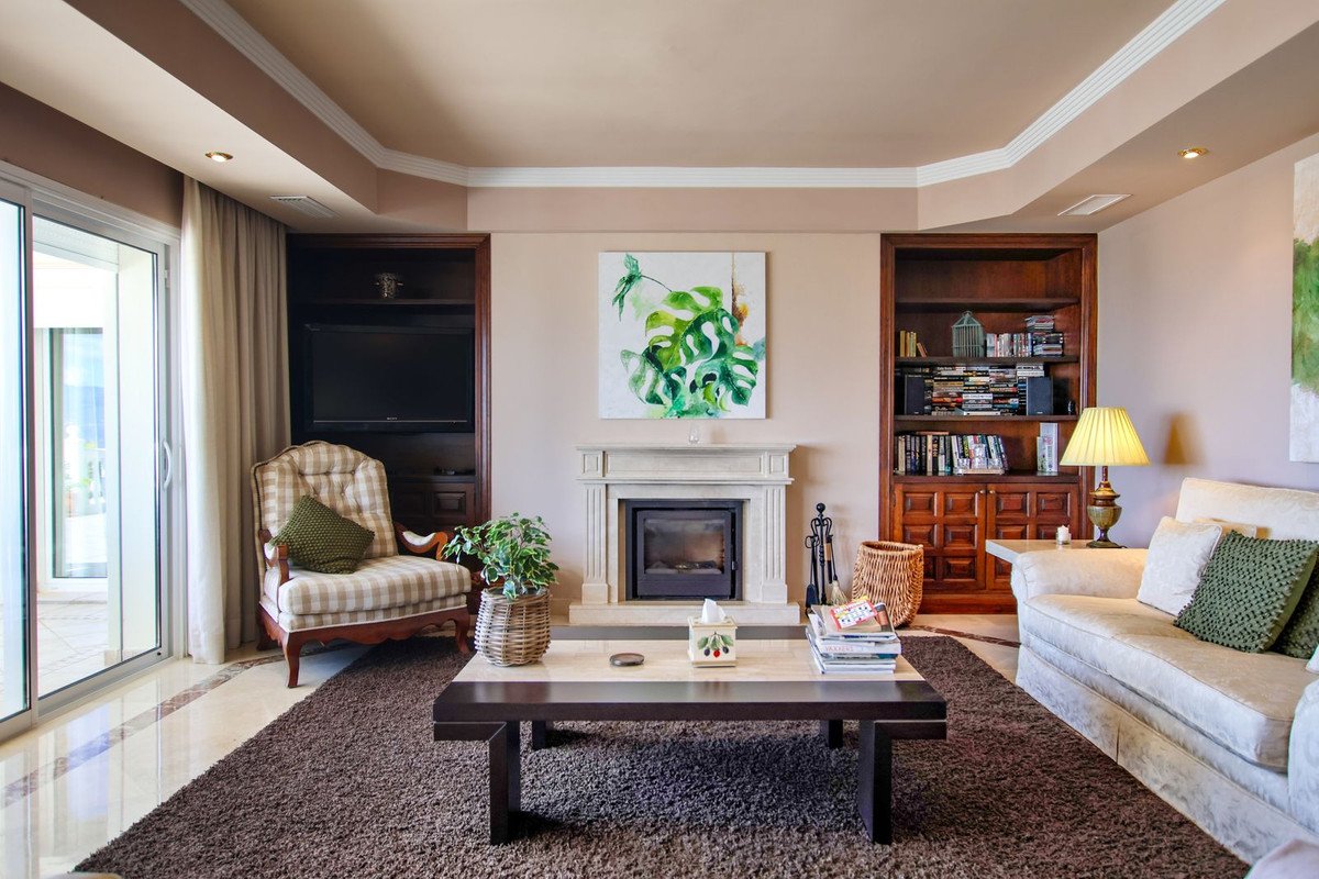 6 Bed Detached Villa in La Mairena