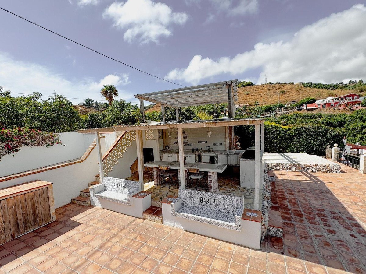 4 Bed Detached Villa in Nerja
