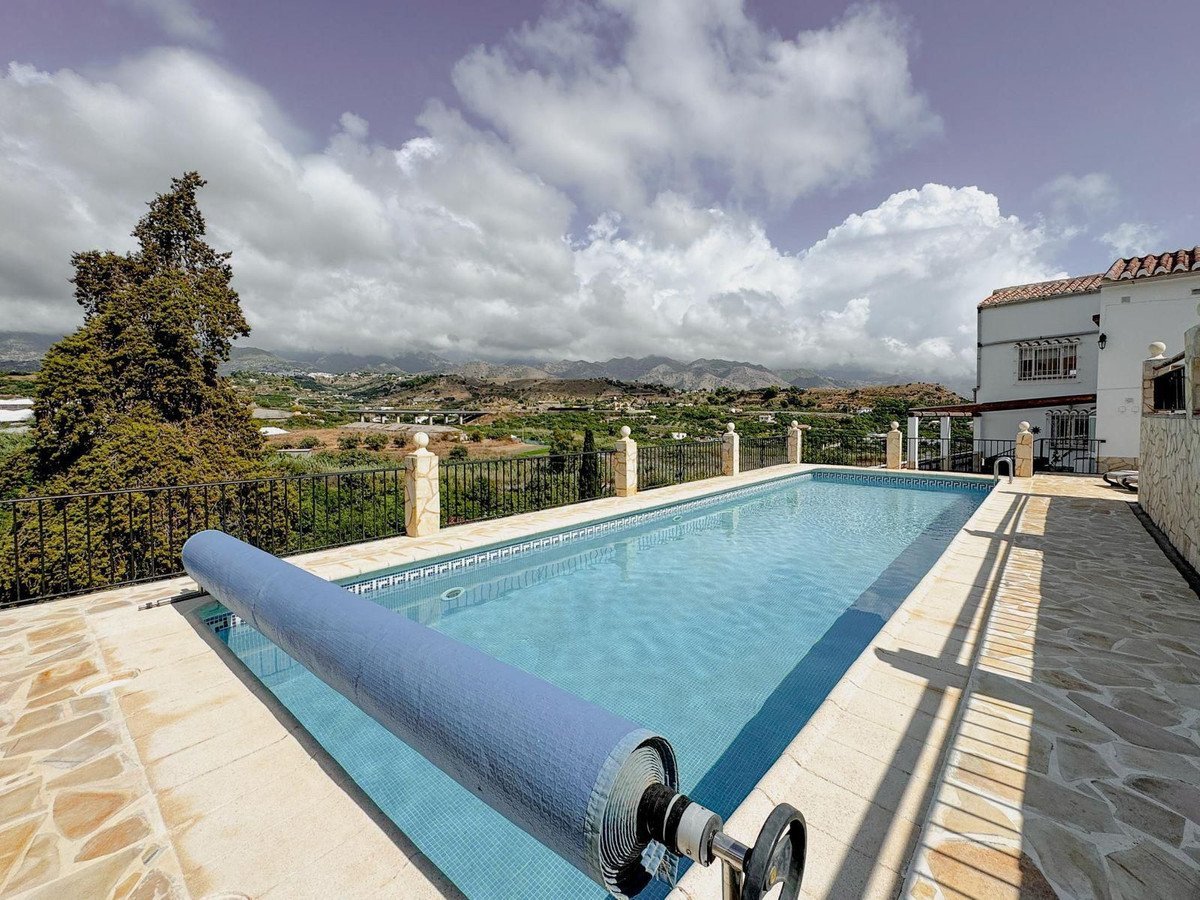 4 Bed Detached Villa in Nerja