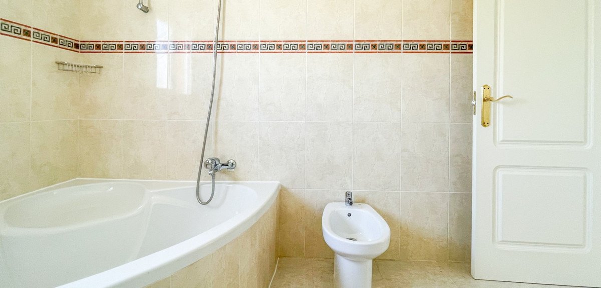 3 Bed Townhouse in Dona Pepa