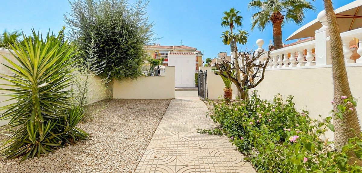 3 Bed Townhouse in Dona Pepa