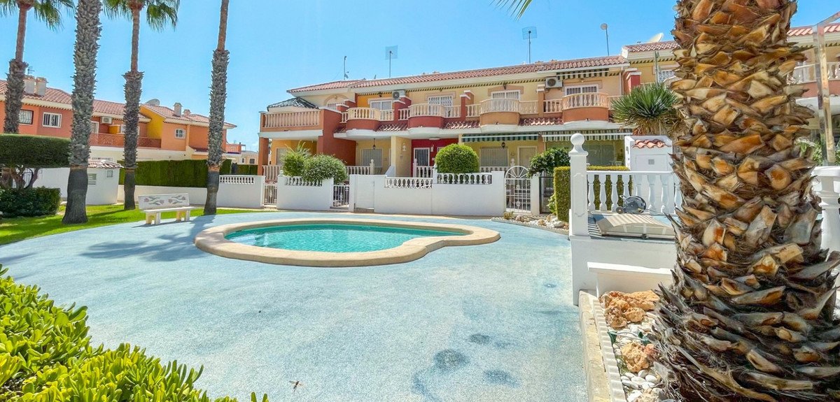 3 Bed Townhouse in Dona Pepa